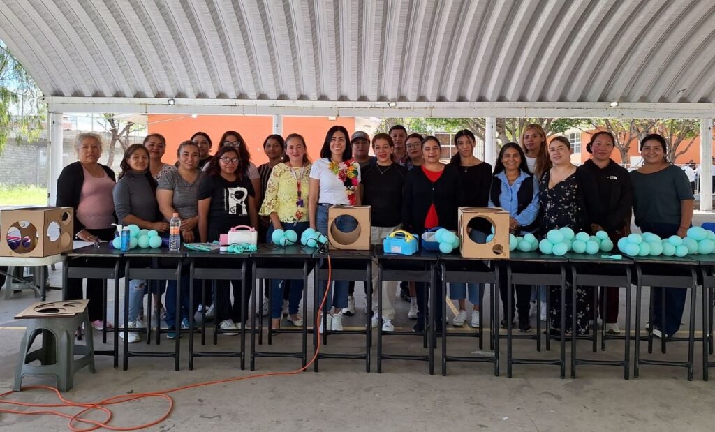 Capacitan a queretanos para impulsar el autoempleo en comunidades de San Juan del Río
