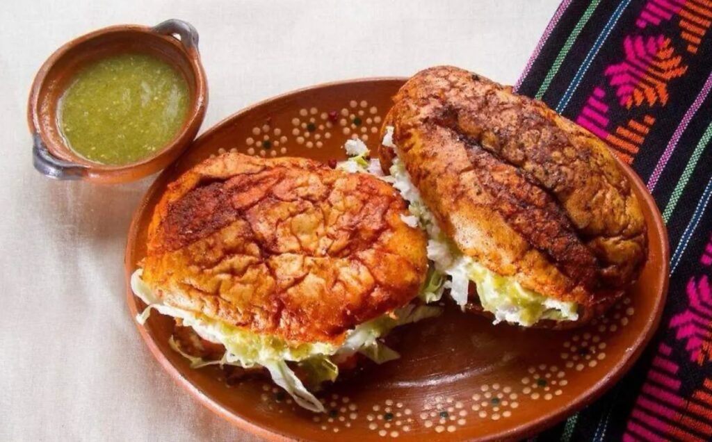 Guajolotes queretanos, el sabor tradicional que muchos confunden con los pambazos