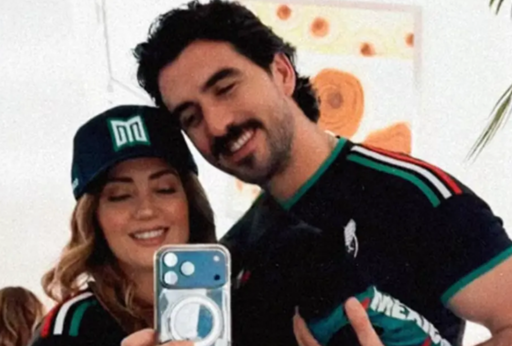 Andrea Legarreta y Erik Rubín reaparecen juntos en el estadio junto a sus nuevas parejas durante triunfo de México