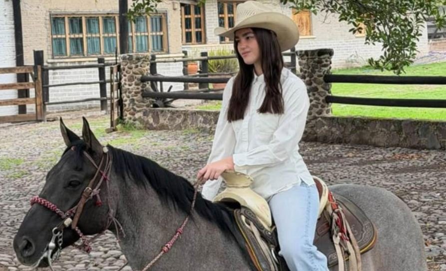 Emily Álvarez presume elegancia ecuestre con un refinado estilo western