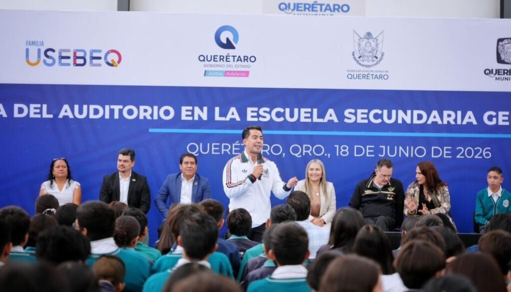 Estrenan auditorio en la Secundaria Benito Juárez de Querétaro