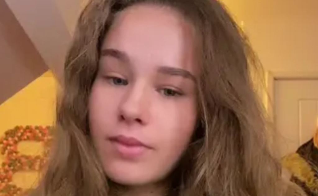 Influencer británica enfrenta proceso en Dubái por presunto homicidio