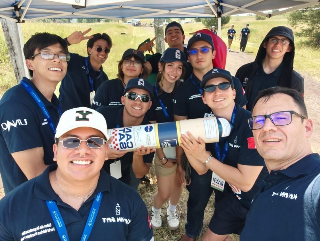 Estudiantes de la UNAQ se colocan entre los mejores del mundo en competencia aeroespacial