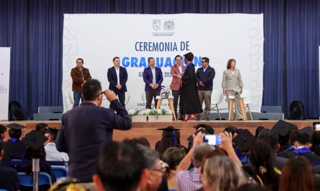 Egresa primera generación de la Prepa UAQ en Corregidora