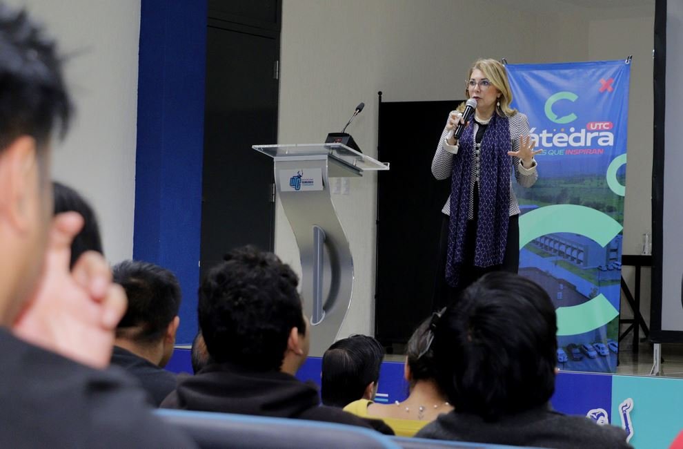 Fortalece UTC preparación de estudiantes con conferencia sobre el futuro profesional