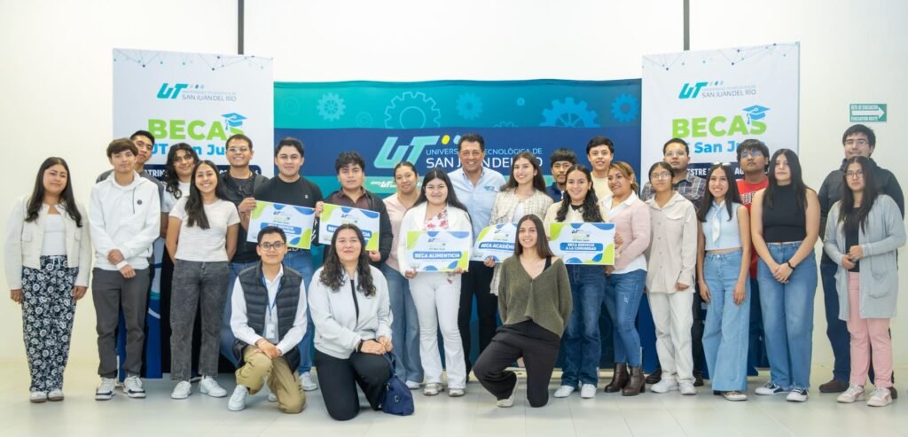 Benefician con becas a 220 estudiantes de la UT San Juan