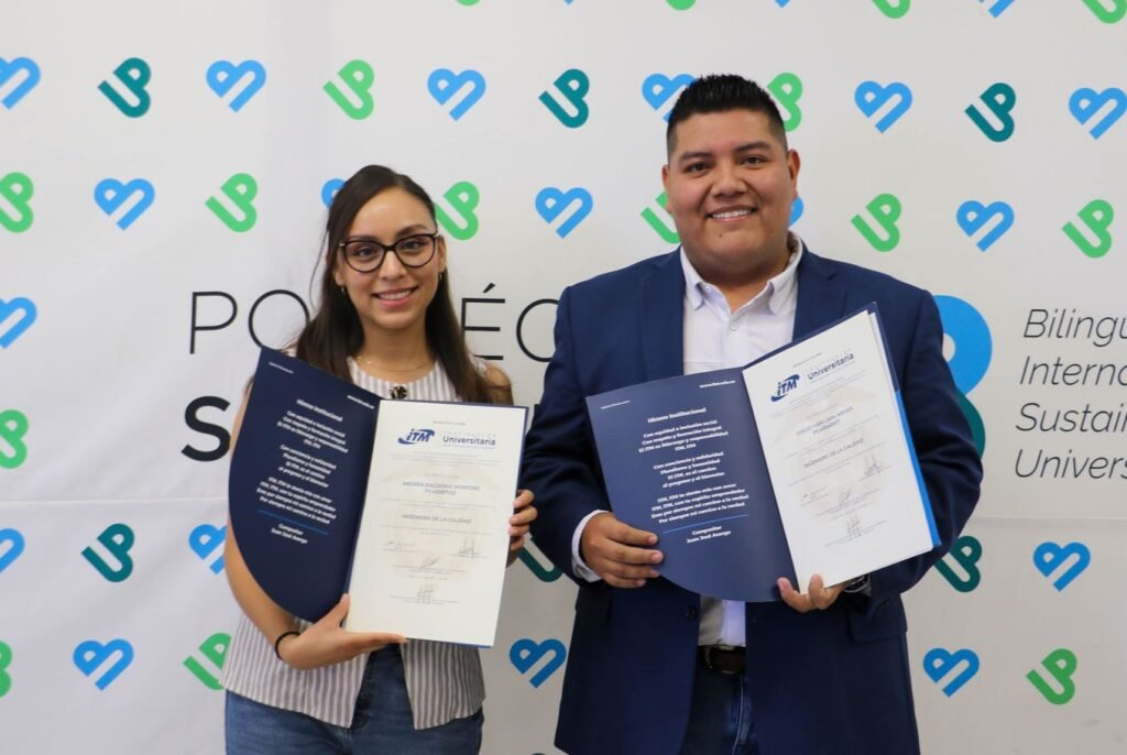 UP Santa Rosa entrega doble titulación internacional a egresados en alianza con universidad de Colombia