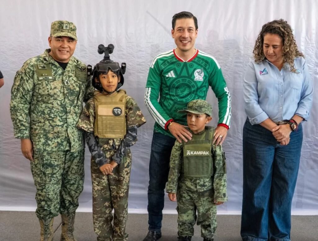 Exposición Conín acerca a estudiantes a la labor de cuerpos de seguridad y rescate