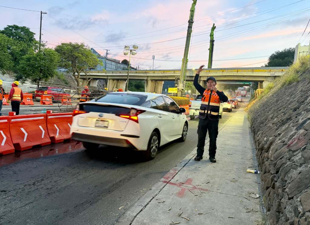 Aplican cierres temporales en Bernardo Quintana por obras del tren México-Querétaro