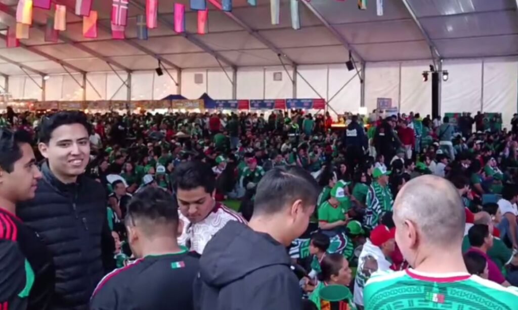 Más de 16 mil aficionados durante transmisión del partido de México en el MéxicQ Zona Fest