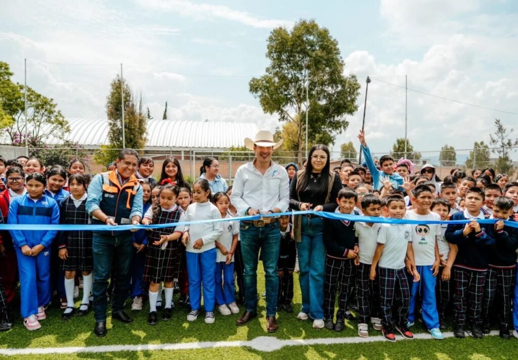 Rodrigo Monsalvo fortalece infraestructura educativa con obras en tres planteles de El Marqués