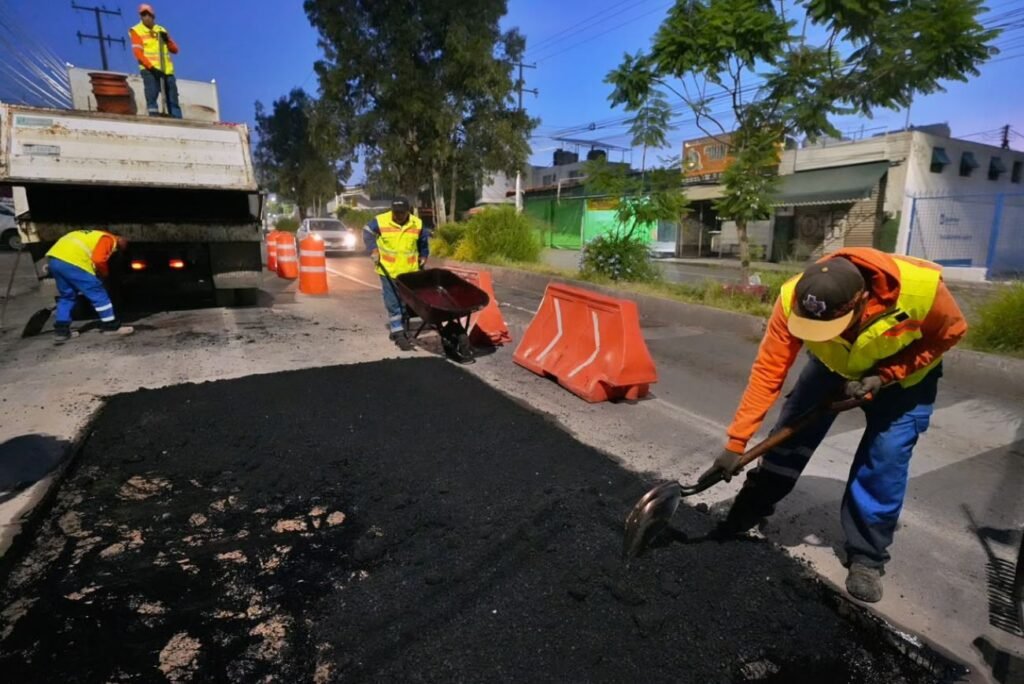 Refuerza Municipio de Querétaro programa de bacheo con atención nocturna en las siete delegaciones