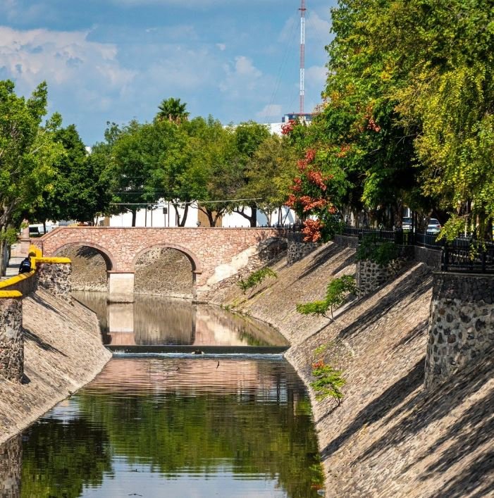 Avenida Universidad y el Río Querétaro: el paseo donde nació el crecimiento de la ciudad
