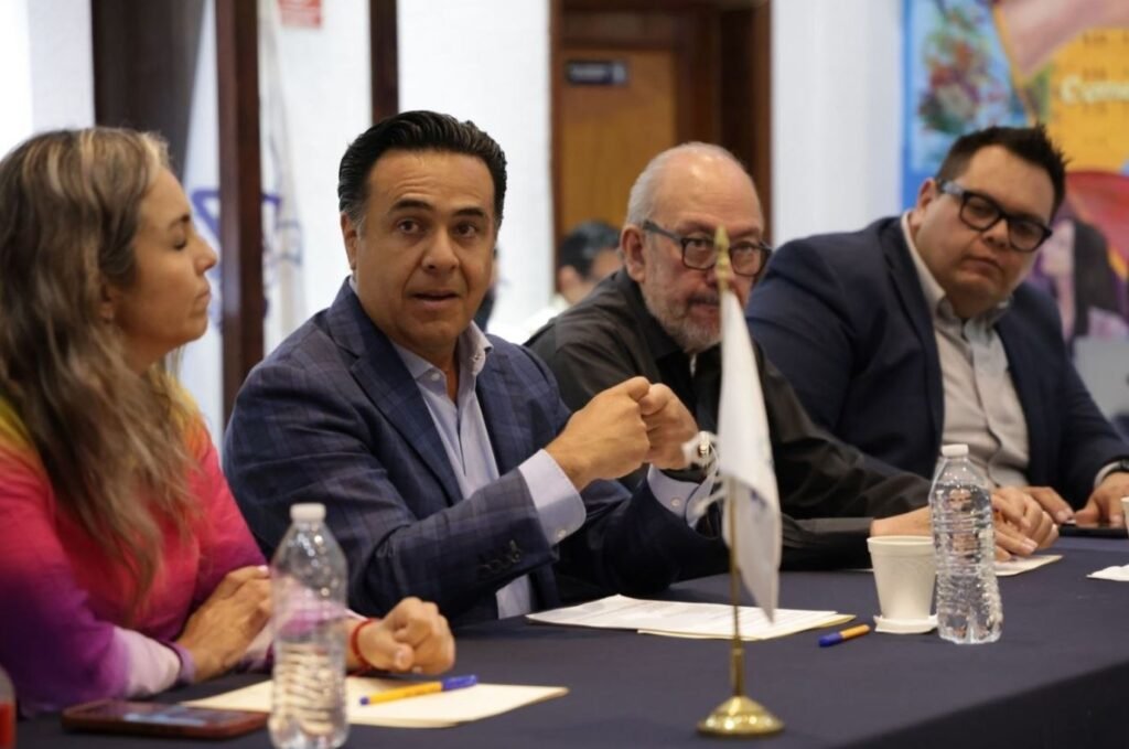 Luis Nava busca acercar al sector empresarial a la política social de Querétaro