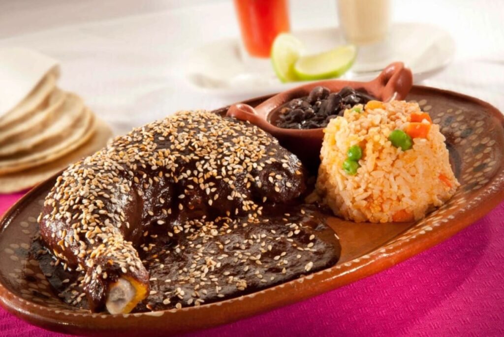 El mole de guajolote, una tradición que distingue a Amealco