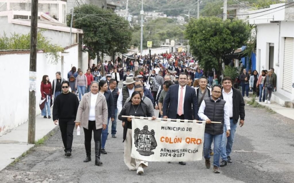 Gaspar Trueba encabeza desfile por la diversidad cultural en Colón
